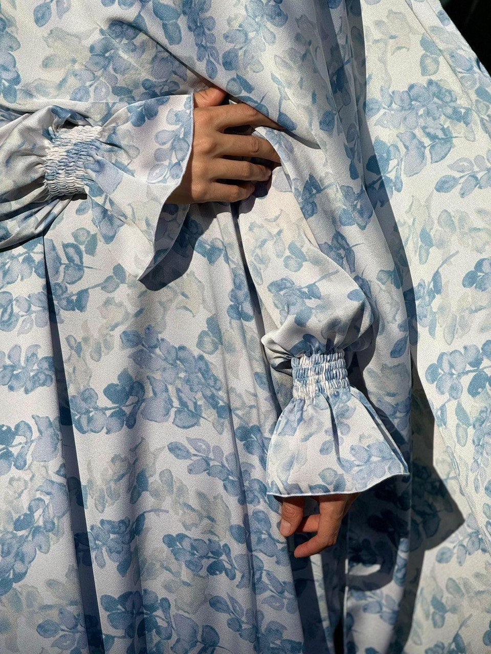 Abaya mit Kopftuch aus Seidenmix - klassisch