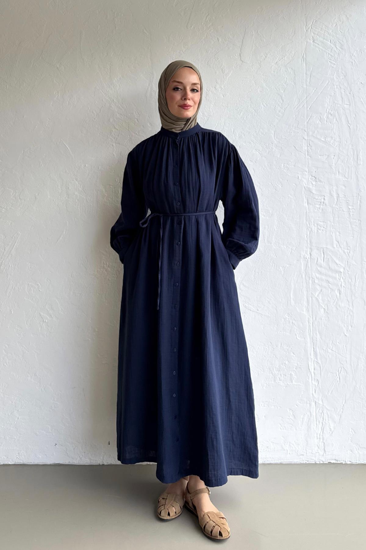 Musselin-Kleid mit seitlichen Taschen