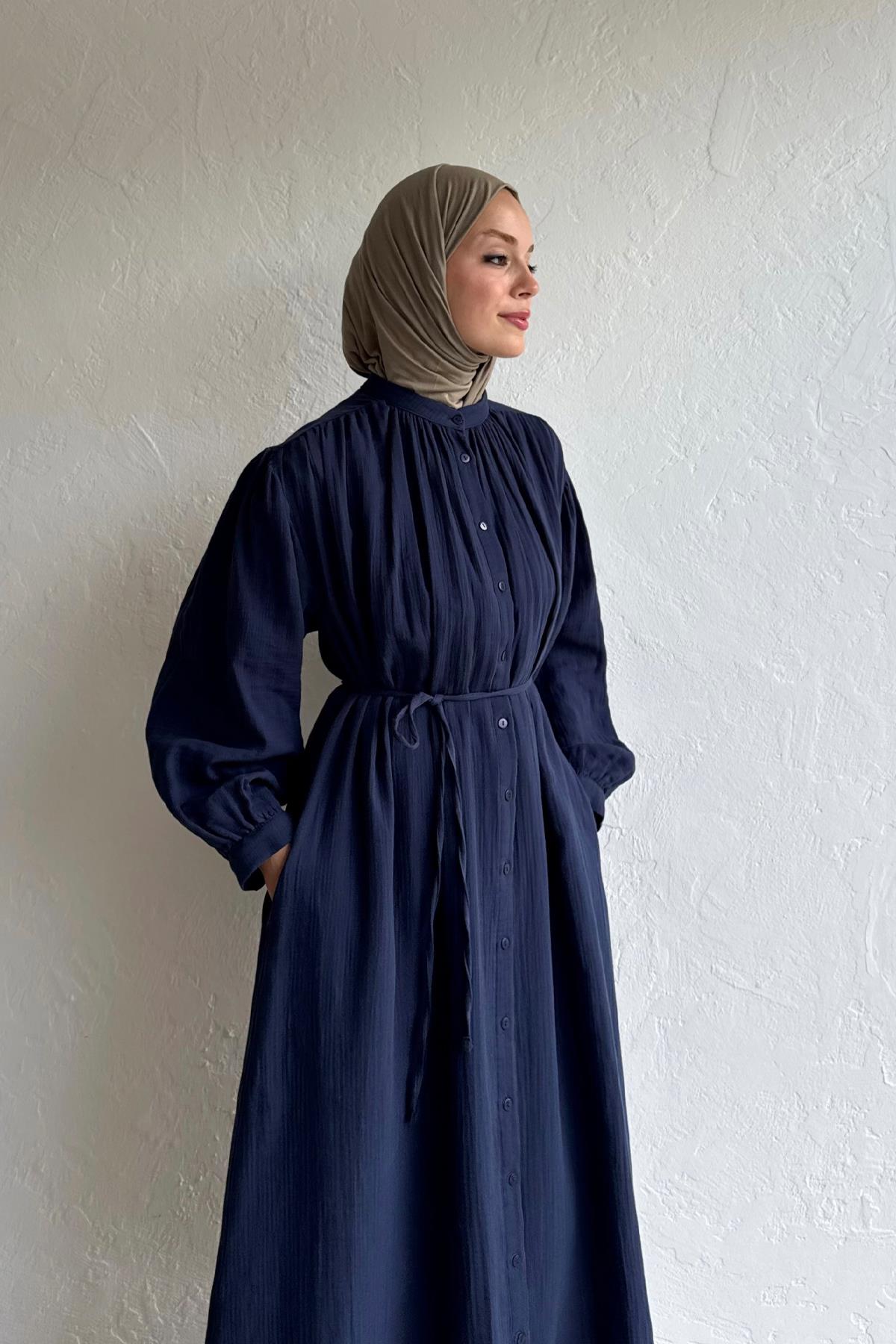 Musselin-Kleid mit seitlichen Taschen