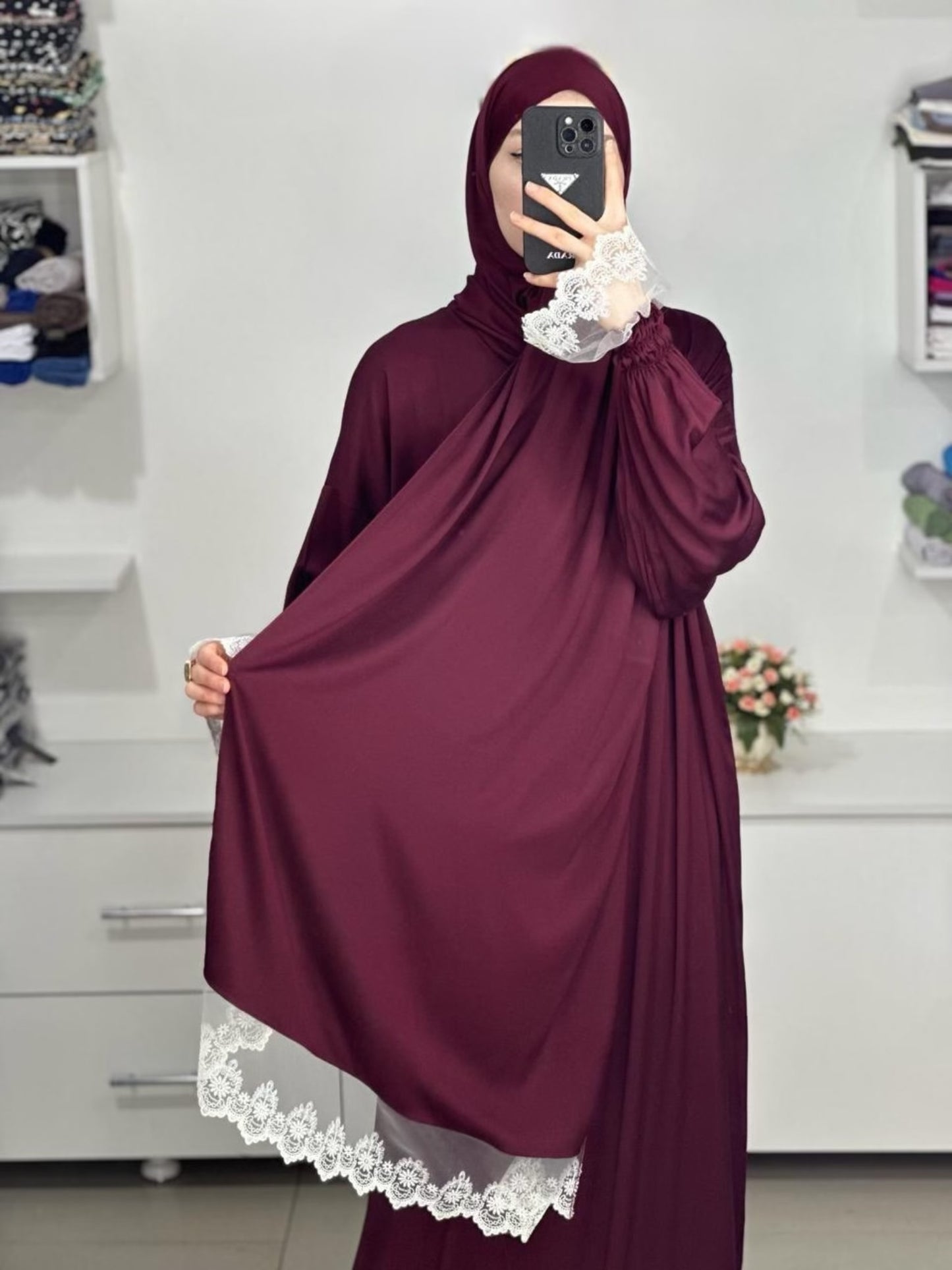 Abaya mit passendem Kopftuch