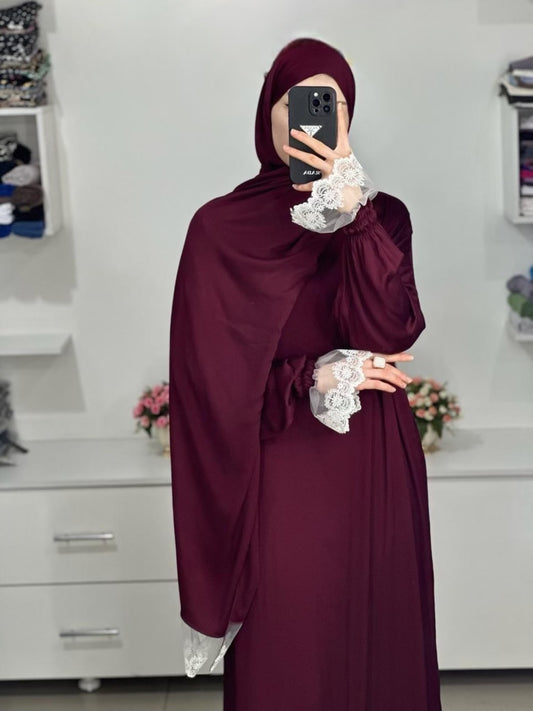 Abaya mit passendem Kopftuch