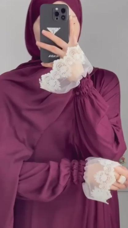 Abaya mit passendem Kopftuch